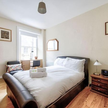 Charm & Character On Historic Rose Street Apartment เอดินบะระ ภายนอก รูปภาพ