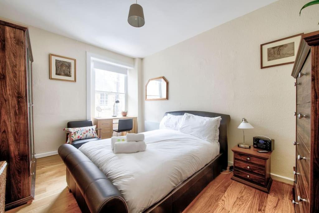 Charm & Character On Historic Rose Street Apartment เอดินบะระ ภายนอก รูปภาพ