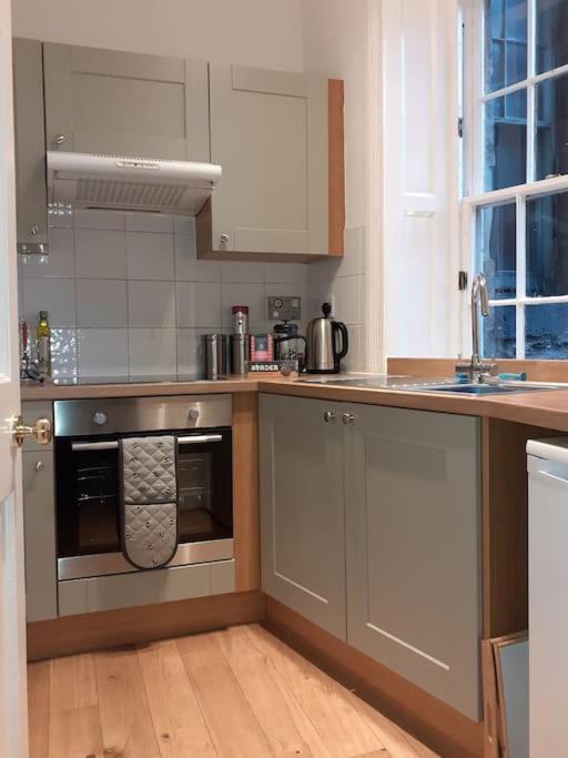 Charm & Character On Historic Rose Street Apartment เอดินบะระ ภายนอก รูปภาพ