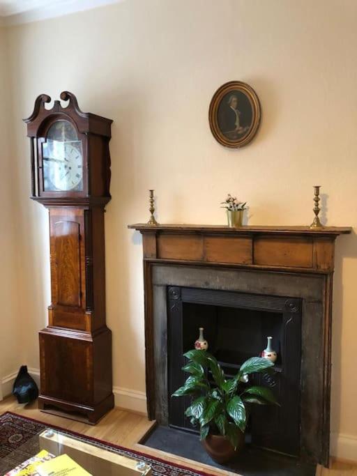 Charm & Character On Historic Rose Street Apartment เอดินบะระ ภายนอก รูปภาพ
