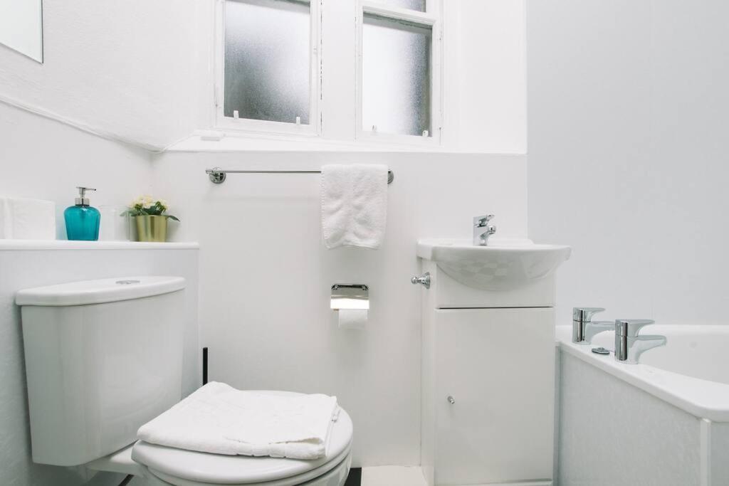 Charm & Character On Historic Rose Street Apartment เอดินบะระ ภายนอก รูปภาพ